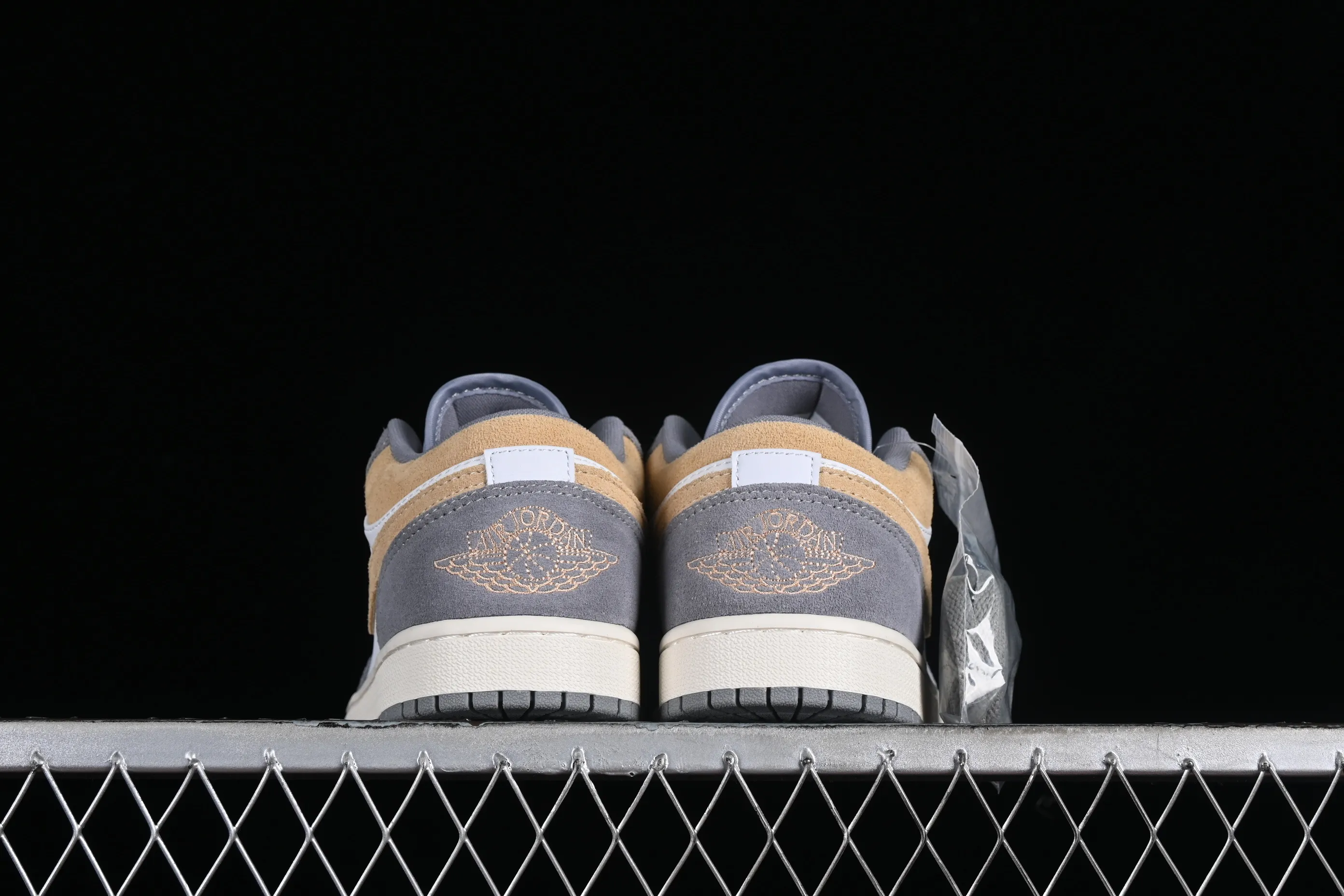All categories Air Jordan Jordan series basketball shoes Air Jordan 1 Low Z version Air Jordan 1 Low AJ1 Joe 1 gray brown low-top cultural basketball shoes DC0774-189
